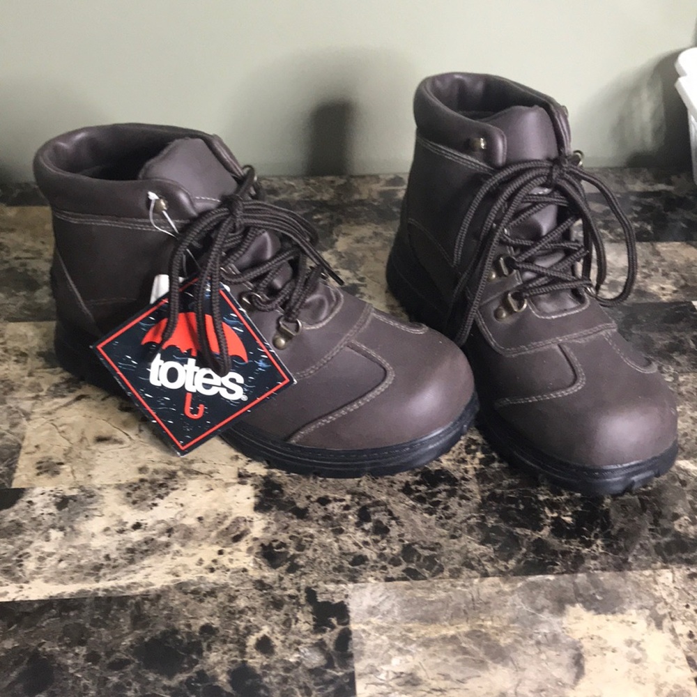 Women’s size 8 Totes with thermolite insole